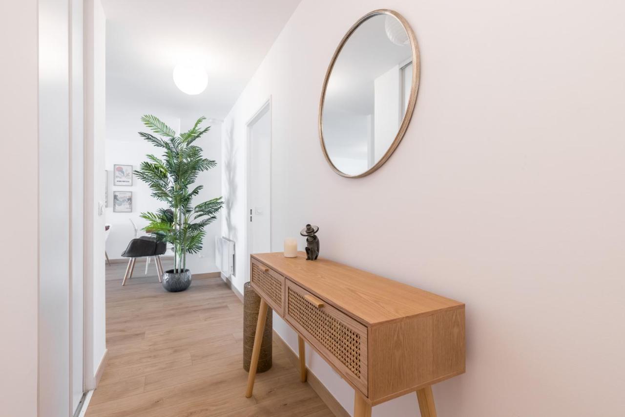 Large 2 Bdr At Port Nizza