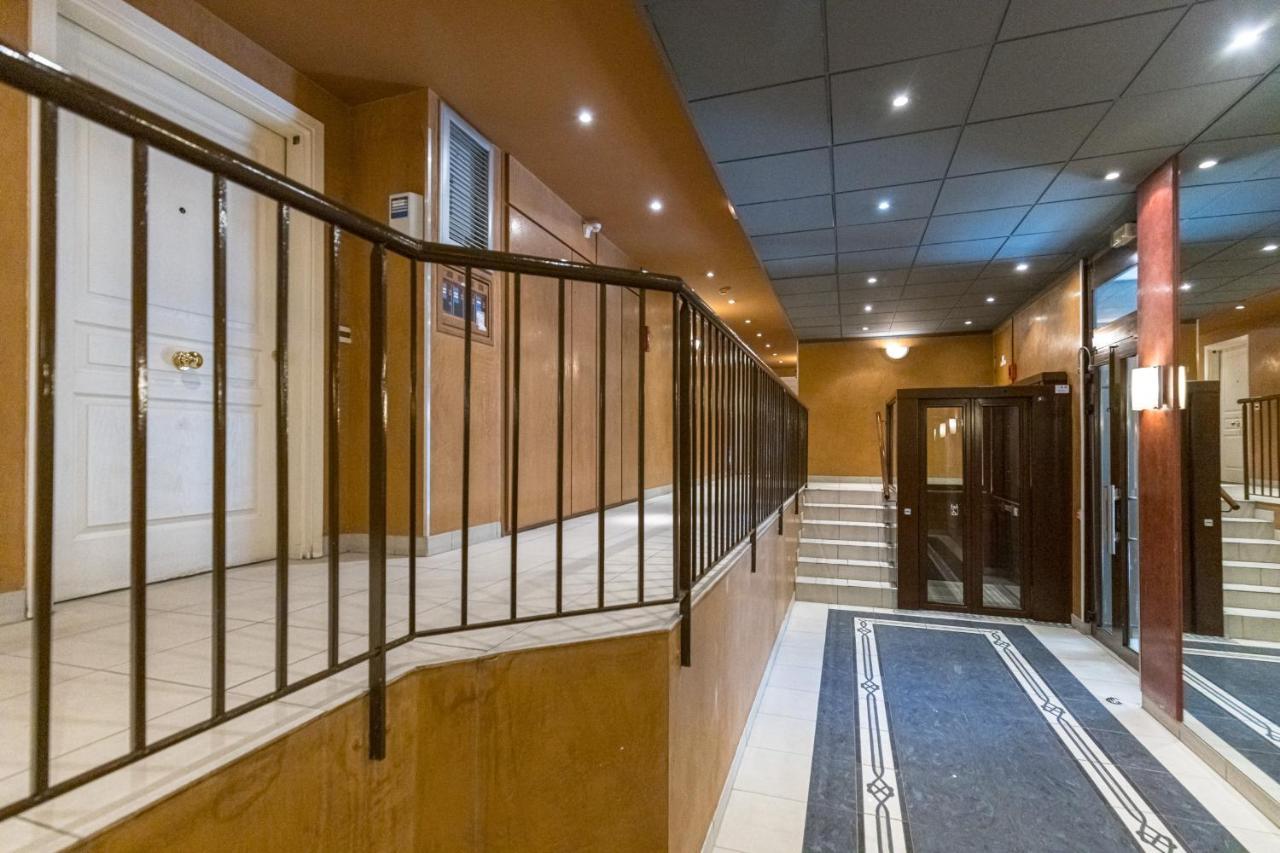 Large 2 Bdr At Port Appartamento Nizza